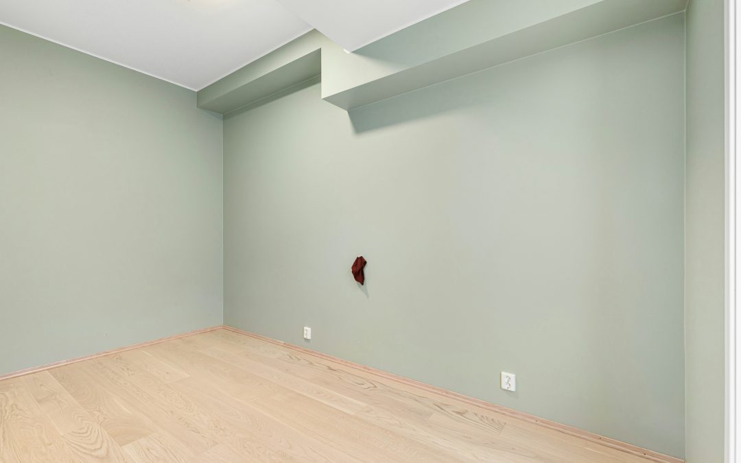 paint color for small room no natural light